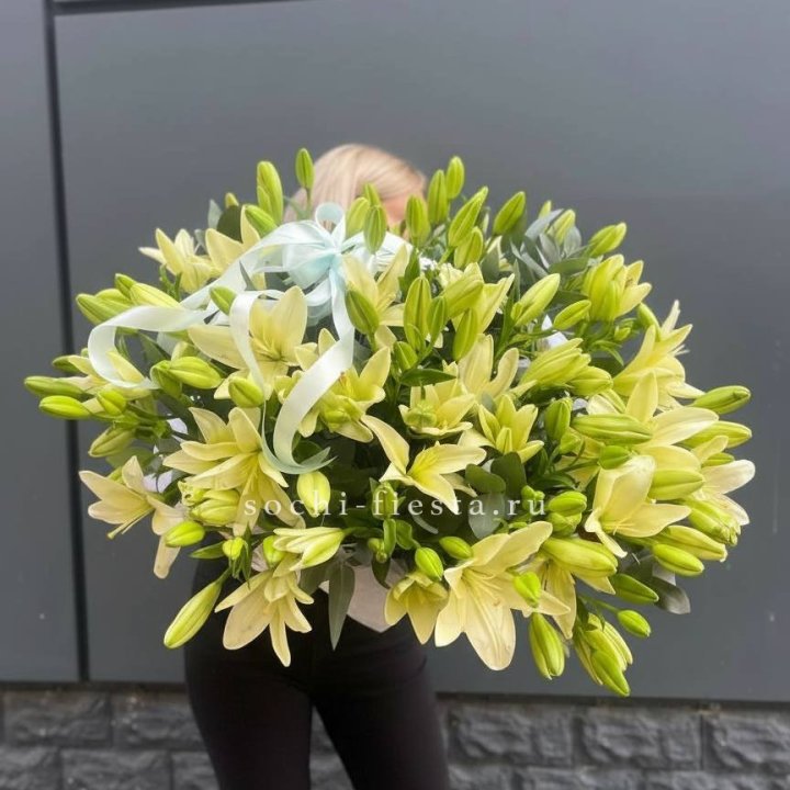 Лилии в корзине в Череповеце