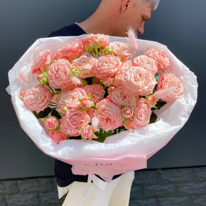 Пионовидные розы Мадам Бомбастик в Череповеце