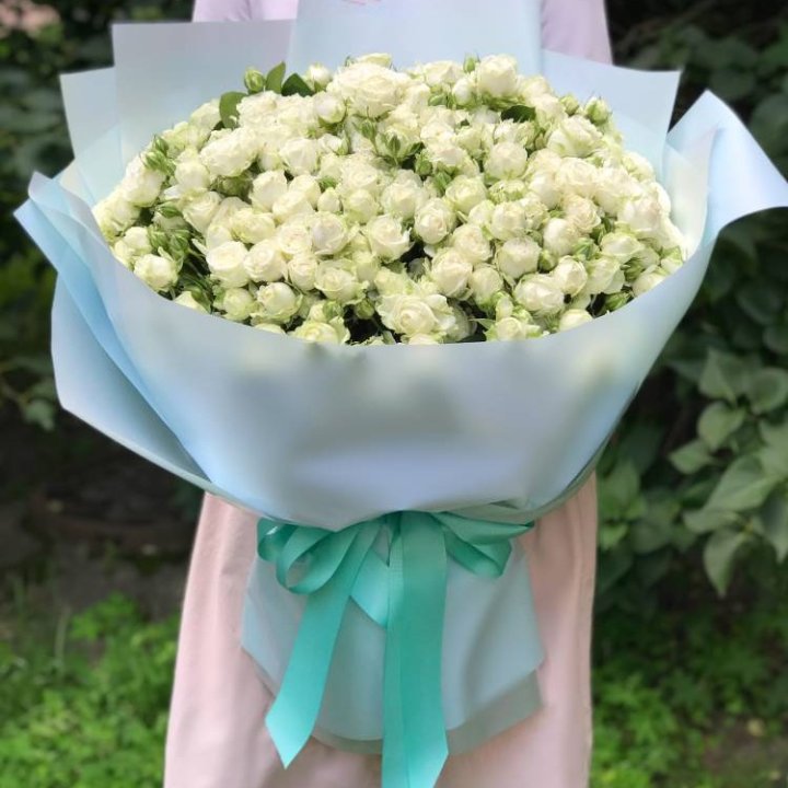 51 белая кустовая роза в Череповеце