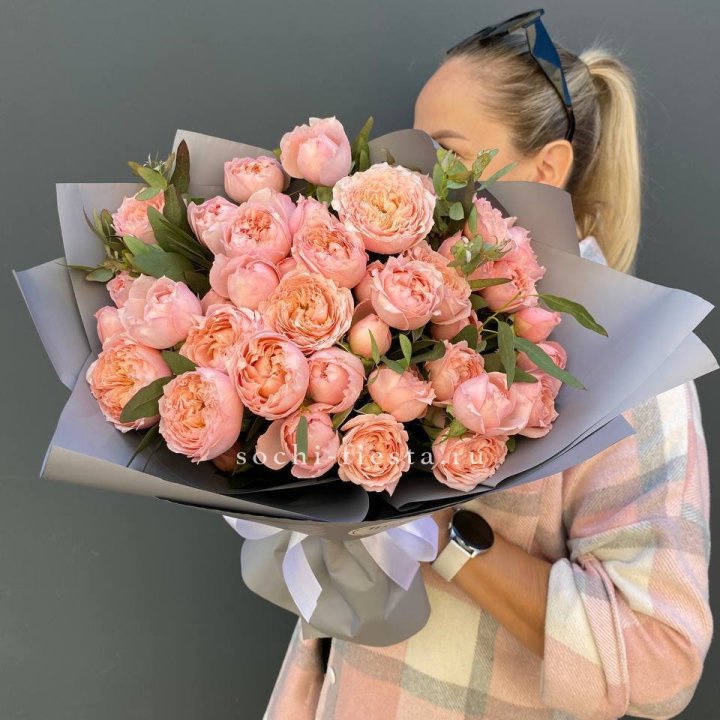 Букет с пионовидными розами "Пивайн" в Череповеце