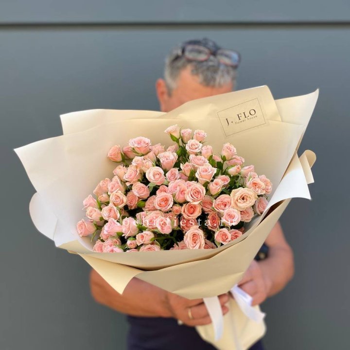 Кустовые розы леди в Череповеце