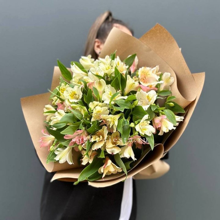 Букет альстромерий в крафте в Череповеце
