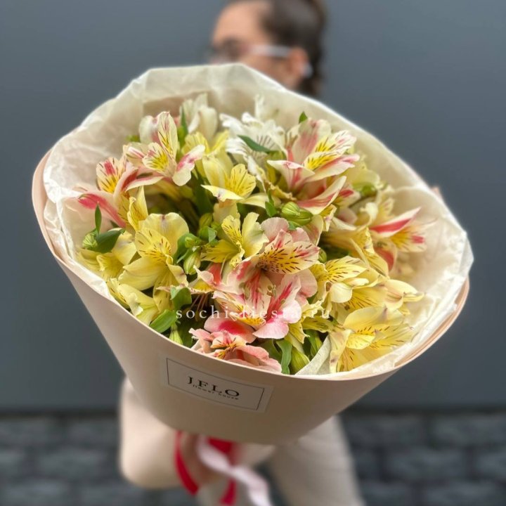 Альстромерии в нежном оформлении в Череповеце