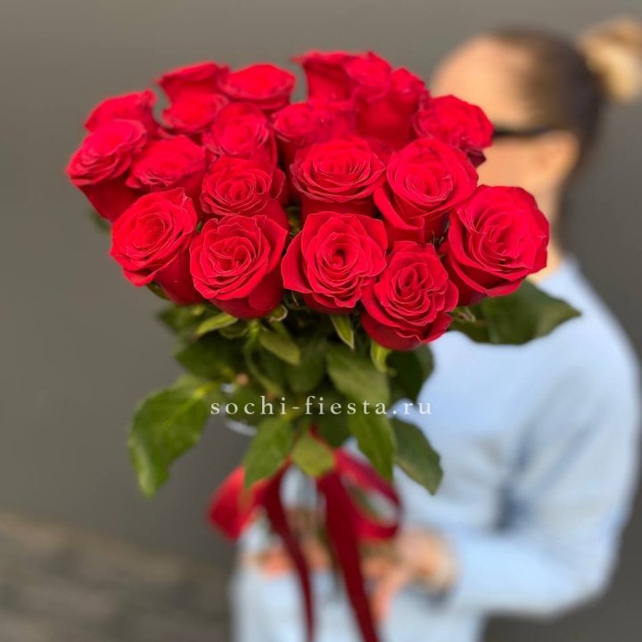 19 красных роз в Череповеце