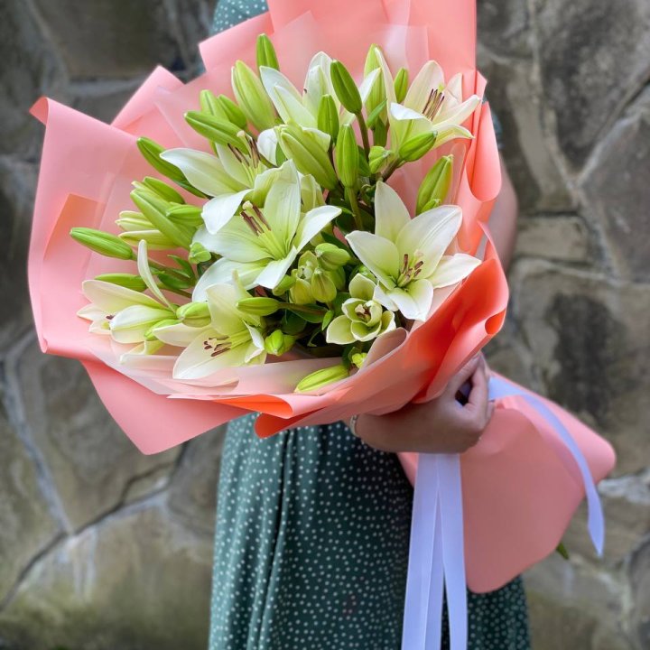 Букет из 7 белых лилий в Череповеце