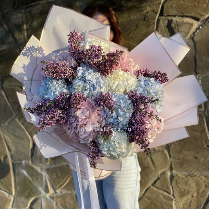 Букет гортензии с сиренью в Череповеце