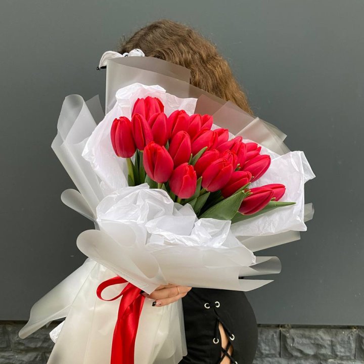  25 красных воздушных тюльпанов в Череповеце