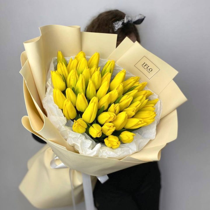 51 жёлтый тюльпан в Череповеце