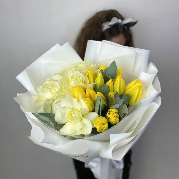 Дуо жёлтые тюльпаны и розы в Череповеце