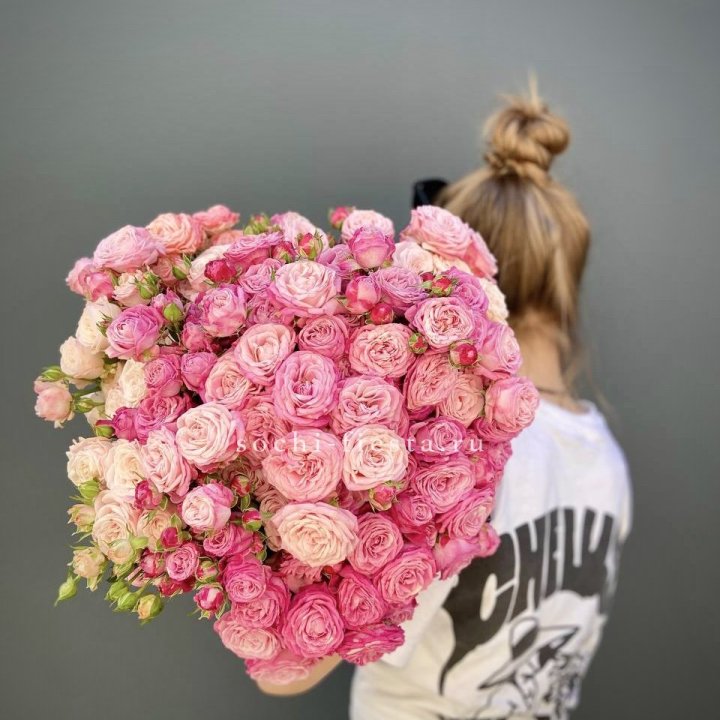 Охапка кустовых роз бомбастик пинк в Череповеце