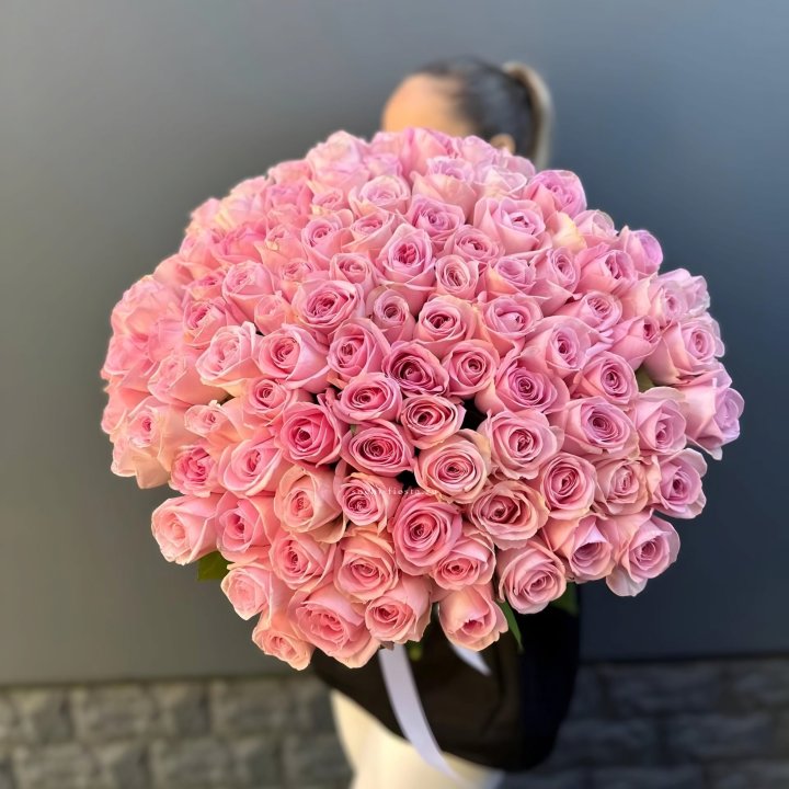 Охапка из 101 розовой розы в Череповеце