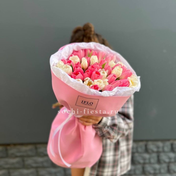 51 бело-розовый тюльпан в Череповеце