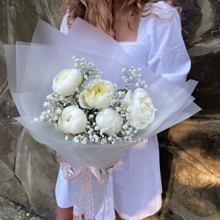 Букет белых пионов "Файв" в Череповеце
