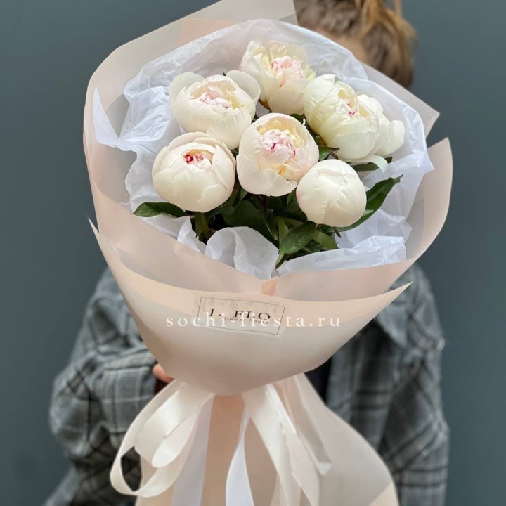 Букет белых пионов в Череповеце