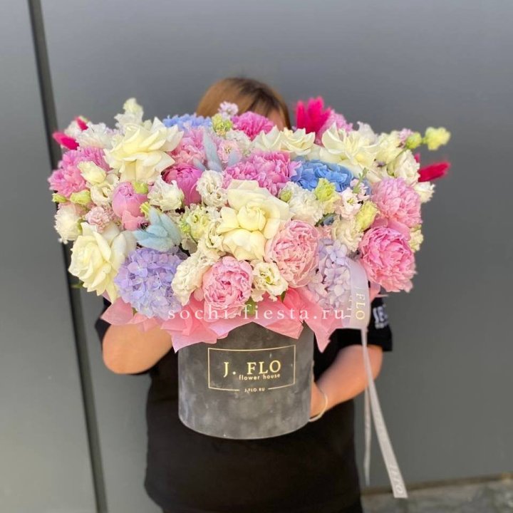 Цилиндр с пионами "Аса" в Череповеце