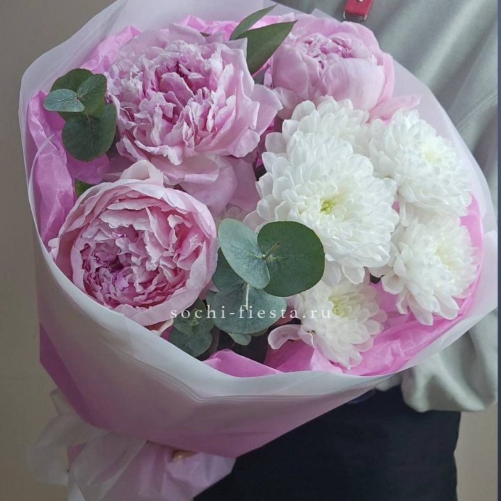  Букет комплимент с пионами в Череповеце