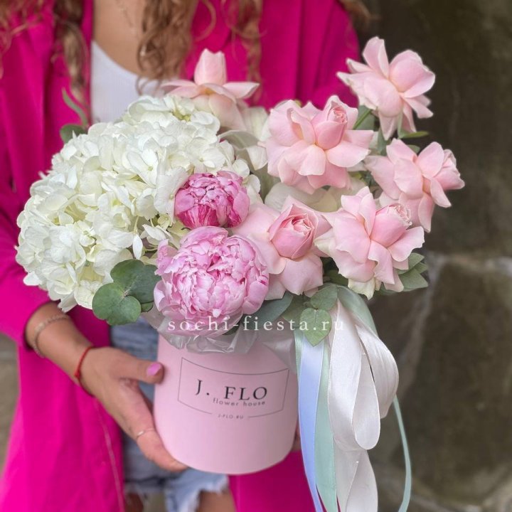 Цилиндр с пионами "Алисия" в Череповеце