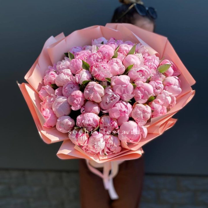 Нежный букет 51 пионов  в Череповеце