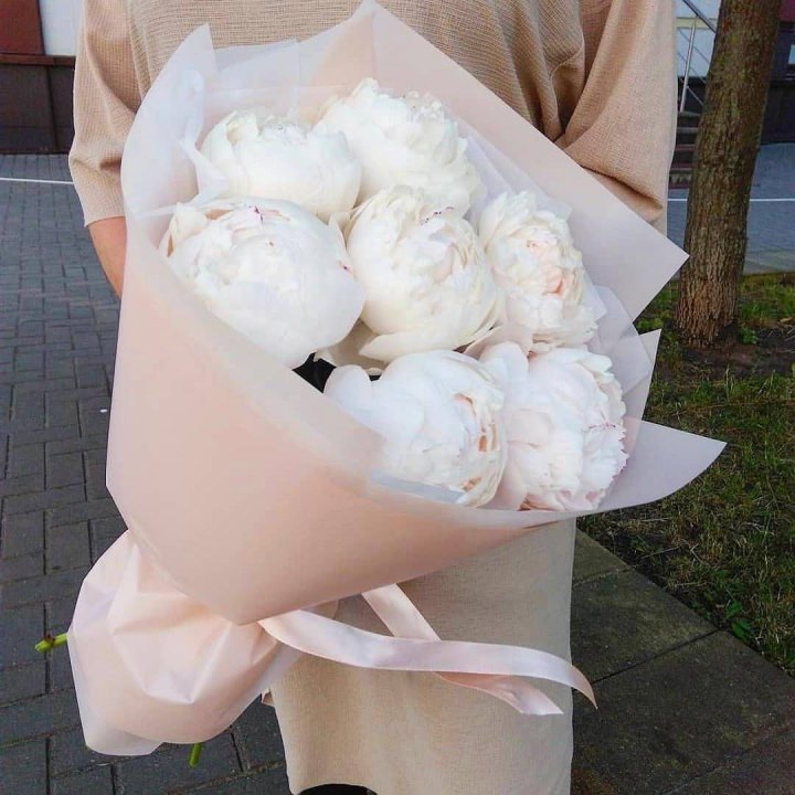 Букет белых пионов в Череповеце