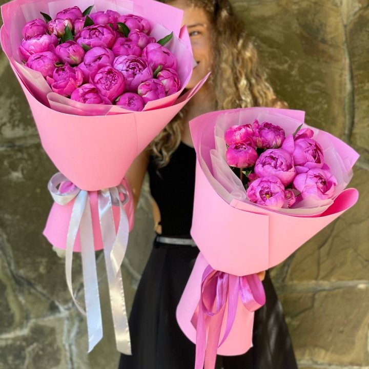 Букет ярких пионов  в Череповеце