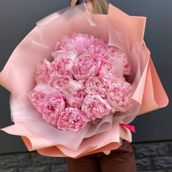 15 пионов "Монинг" в Череповеце