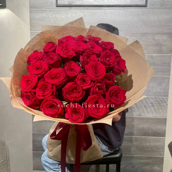 37 красных роз в крафте в Череповеце