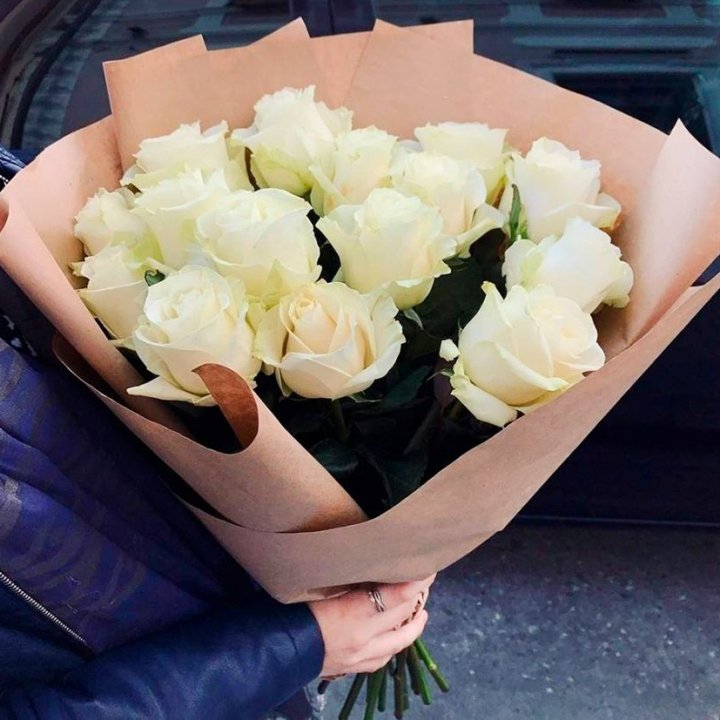 15 белых роз "Крафт" в Череповеце