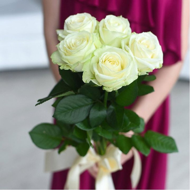 5 белых роз в Череповеце