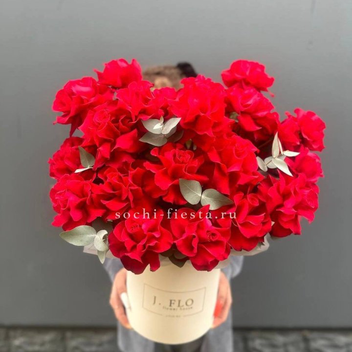 35 Французских роз в боксе в Череповеце