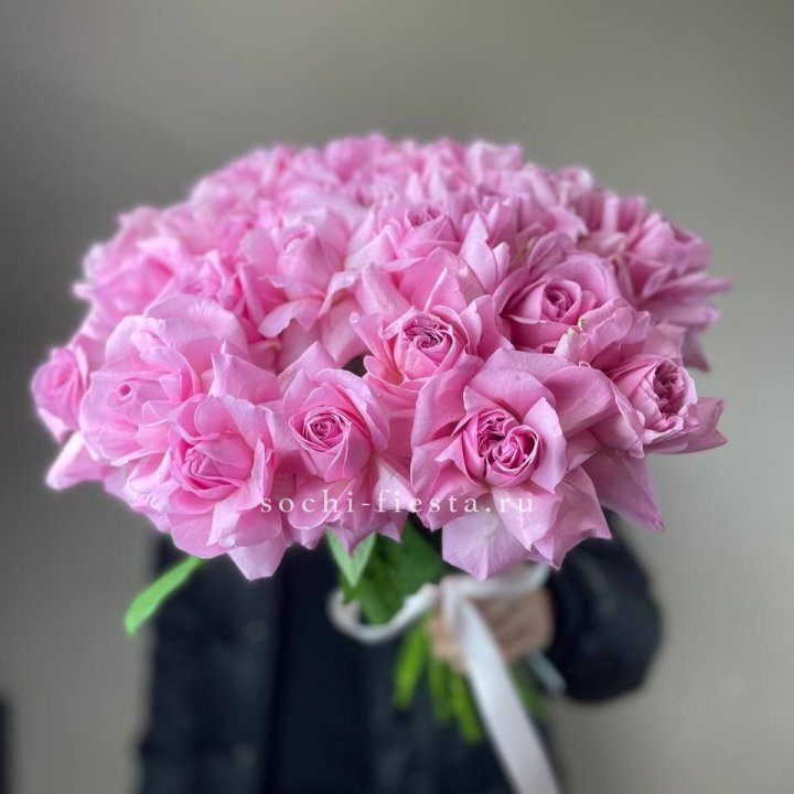 25 розовых французских роз в Череповеце