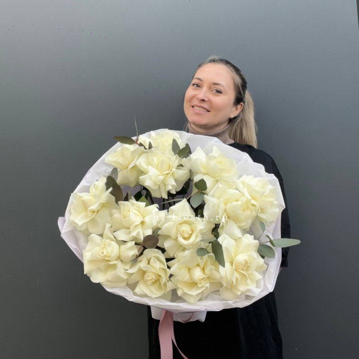 13 Белых французских роз Облако в Череповеце