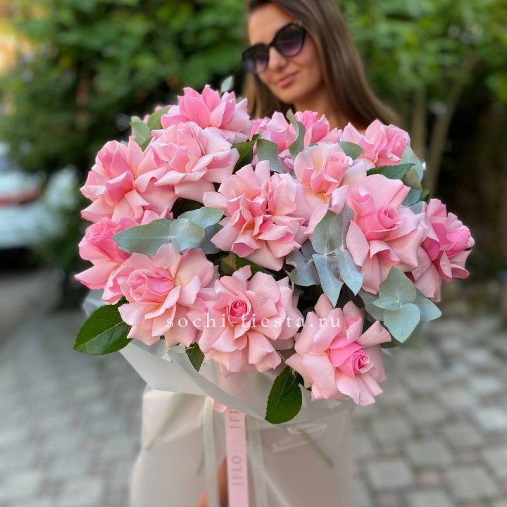 17 Розовых  французских роз в Череповеце