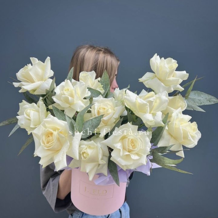 15 Французских роз в боксе в Череповеце