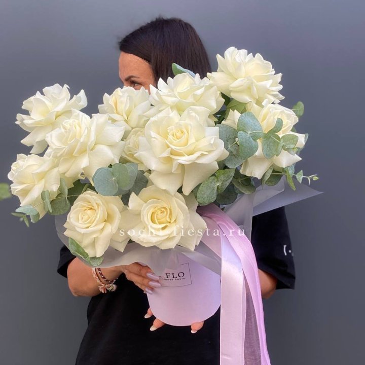 11 Французских белых роз в боксе в Череповеце