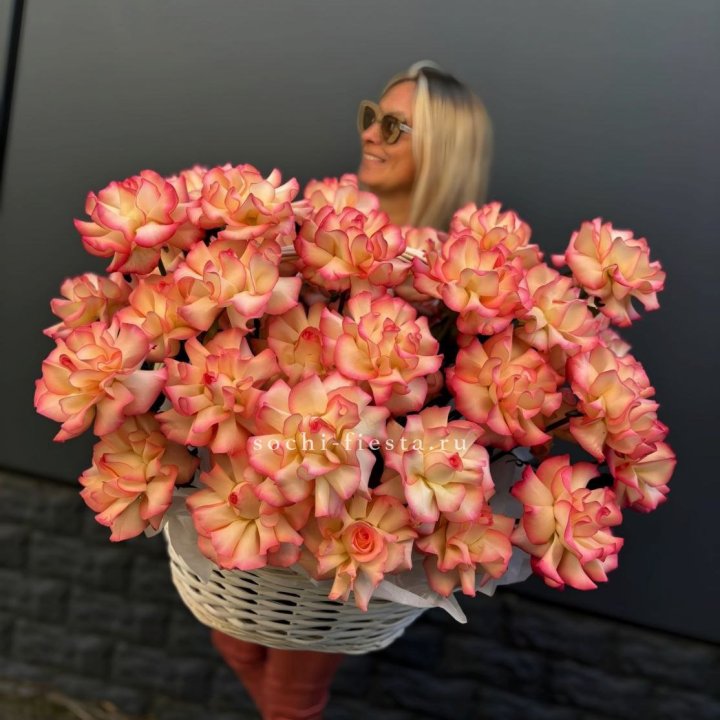 45 французских роз Джумилия в корзине в Череповеце