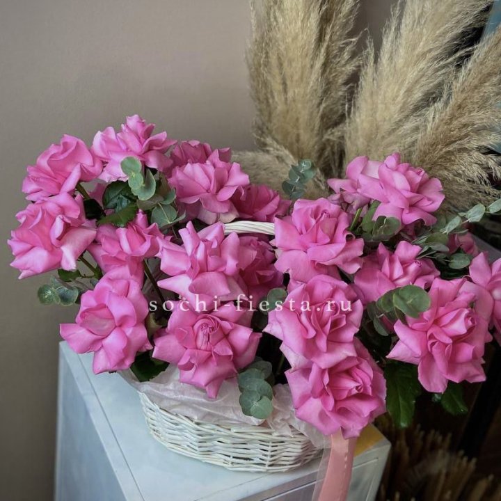 25 роз в цветочной корзине Пинк в Череповеце