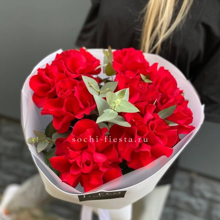 9 Красных французских роз в Череповеце