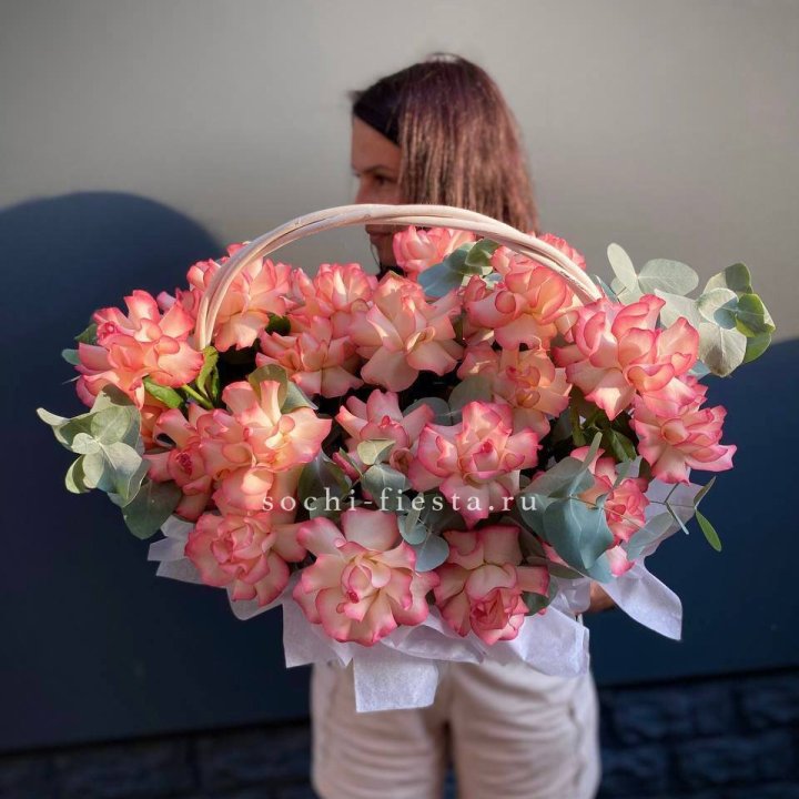 25 Французских роз Джумилия в корзине в Череповеце