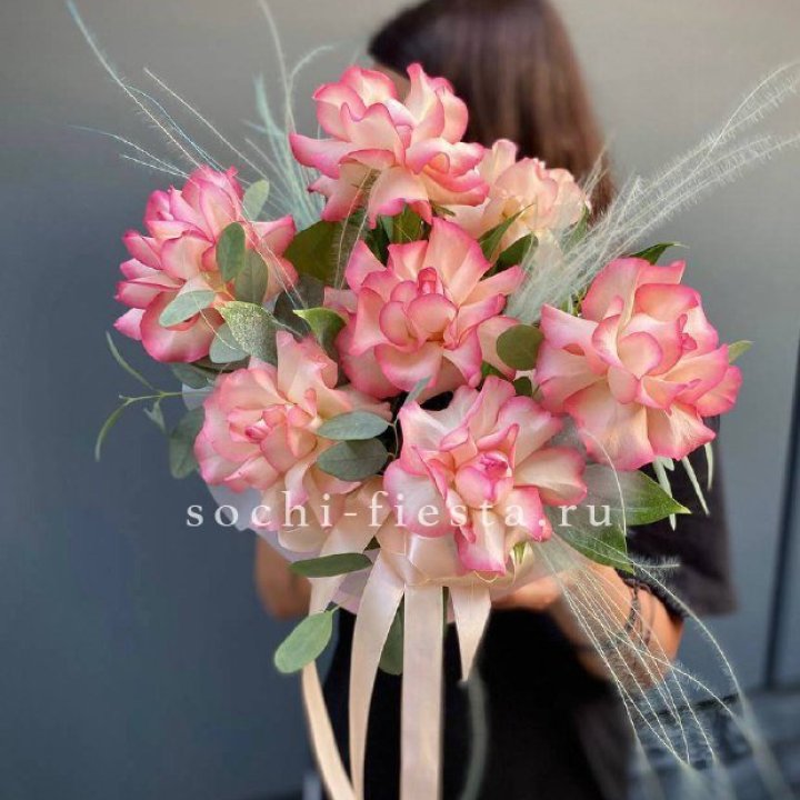 9 Французских роз Джумилия в боксе в Череповеце