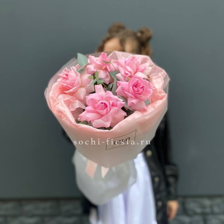 5 французских розовых роз  в Череповеце