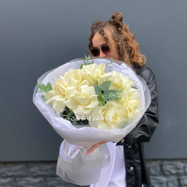 7 Белых французских роз  в Череповеце