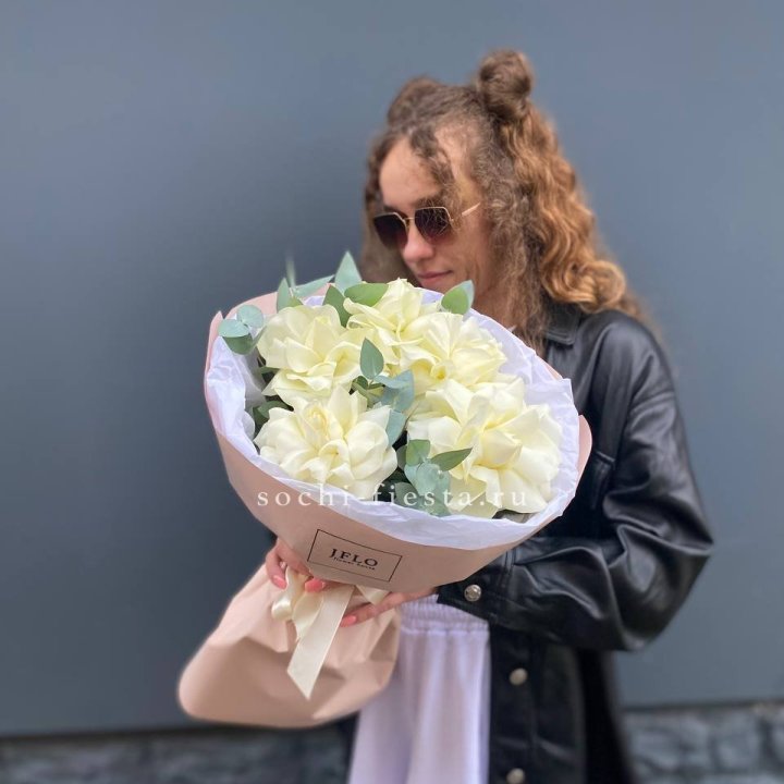 5 Белых французских роз в Череповеце