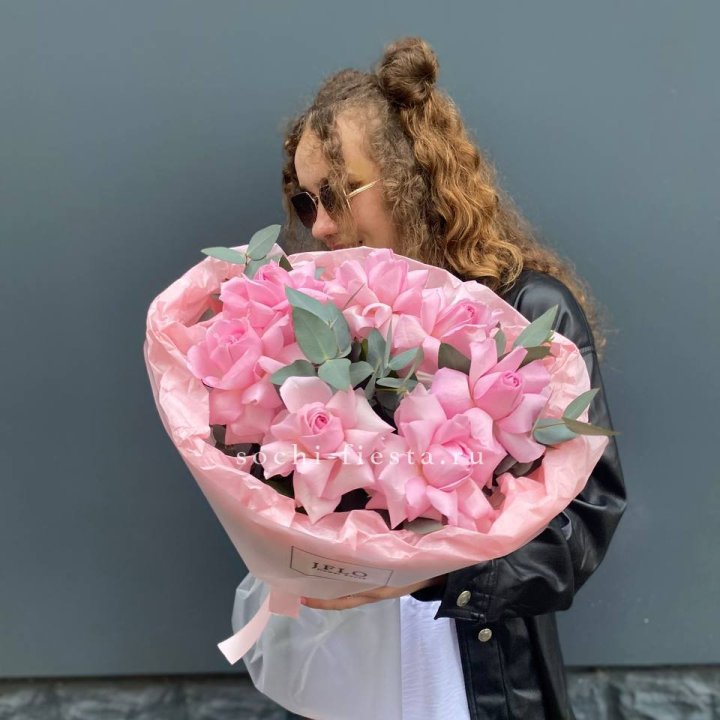 7 розовых роз в Череповеце