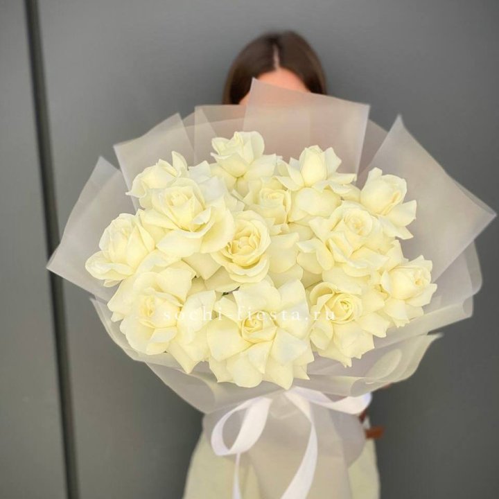 13 белых роз в Череповеце