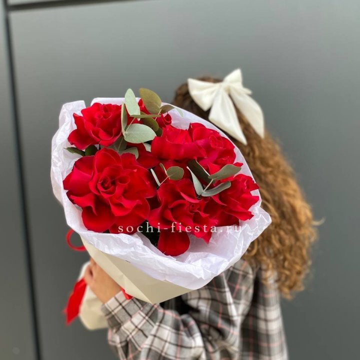 7 красных французских роз в Череповеце