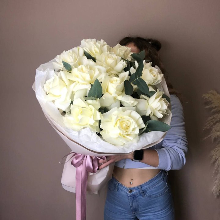 11 Белых французских роз "Вайт найс" в Череповеце