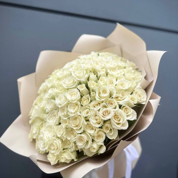 101 белая роза Атена в Череповеце