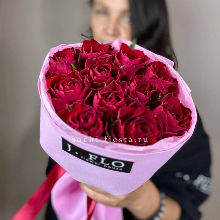 11 красных роз мадам ред в Череповеце