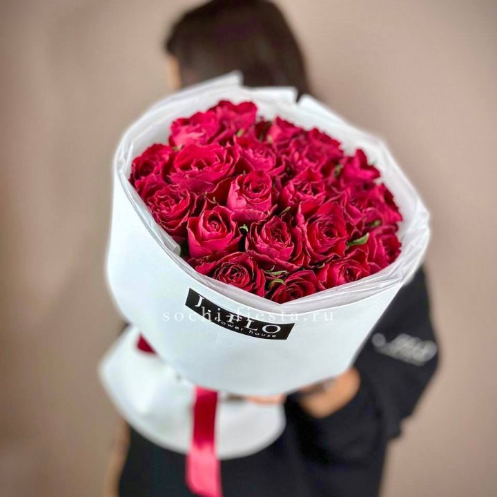 Букет красных роз мадам ред в Череповеце