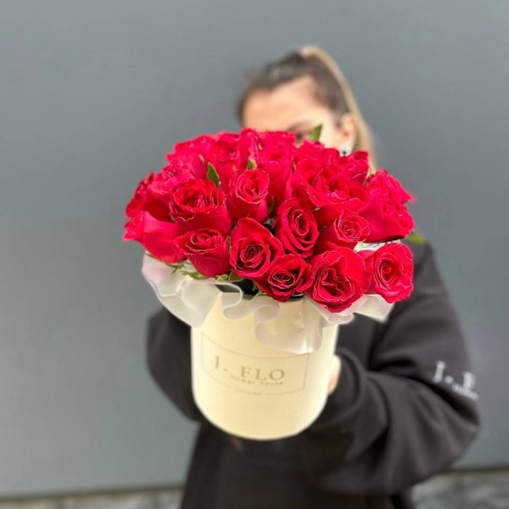 27 кенийских роз в боксе в Череповеце